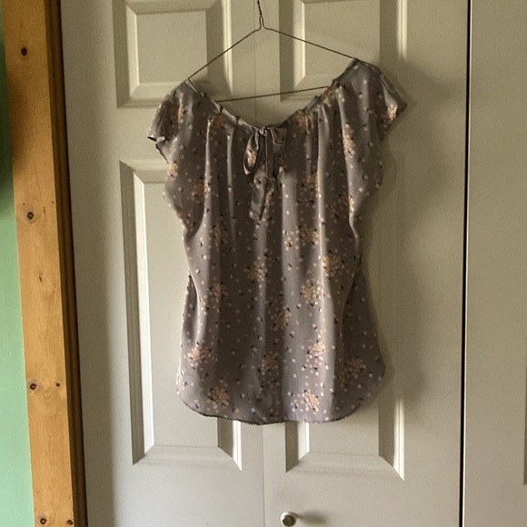 Lauren Conrad peasant style top gray floral lightweight flowy women’s small - Picture 2 of 8